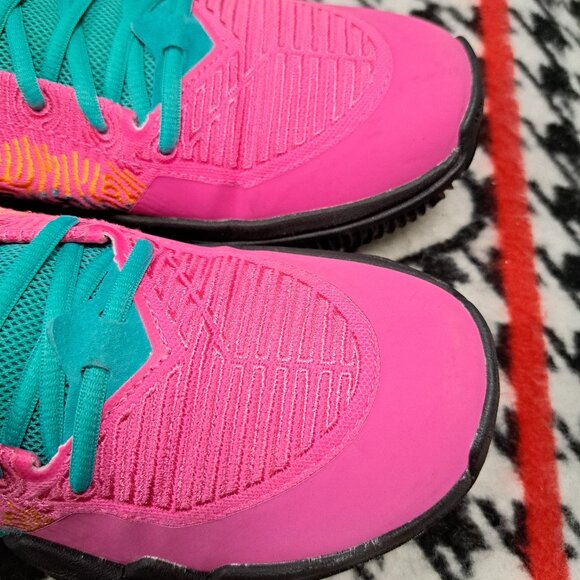 Athletic_Shoes